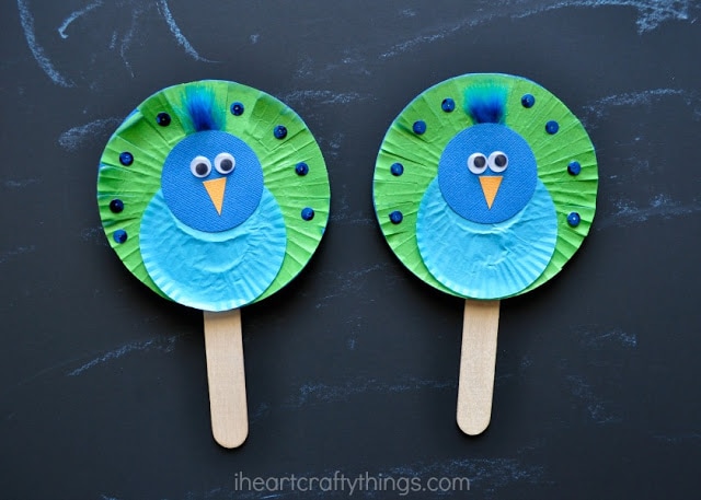 cupcake liner peacock puppet 2