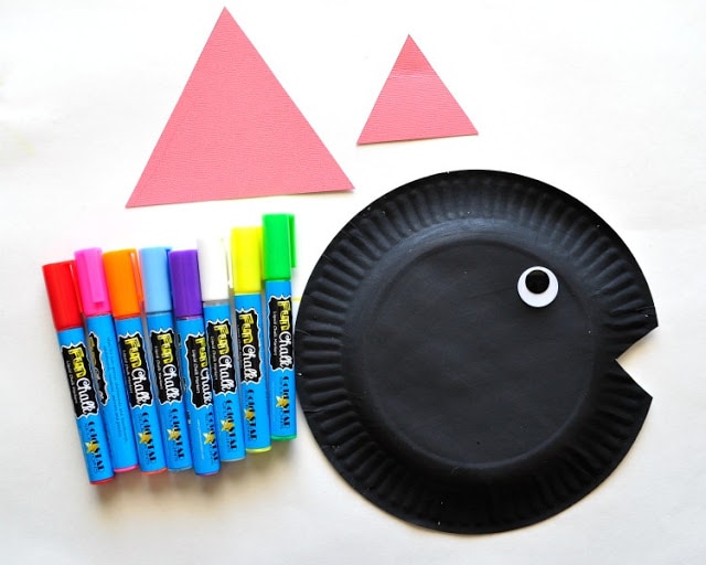 paper plate chalk fish 3