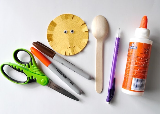 wooden spoon lion craft 6