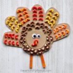 Mimic the texture of bird feathers with pasta and create this awesome elbow macaroni turkey craft. Fun Thanksgiving kids craft.