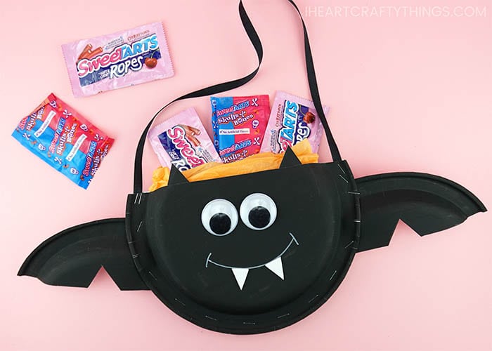 paper plate bat halloween candy holder 2 copy