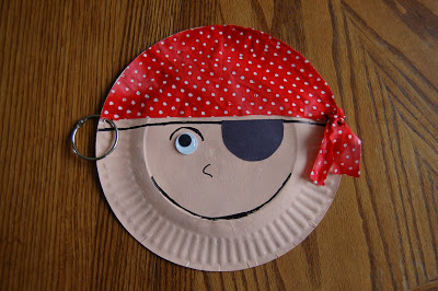 Story Time Tuesday w/ Paper Plate Pirate Craft | I Heart Crafty Things