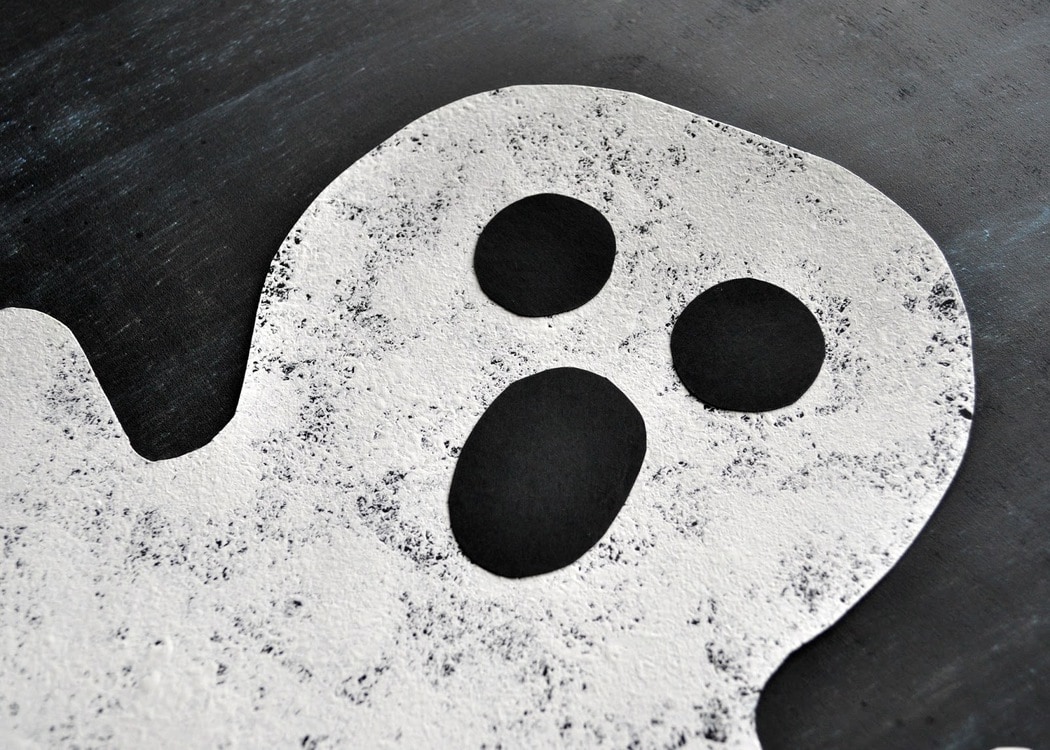 Halloween Sponge Painted Ghost Craft I Heart Crafty Things