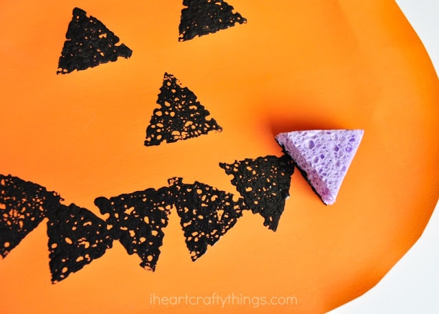 Sponge Painted Jack-o-Lantern Craft - I Heart Crafty Things