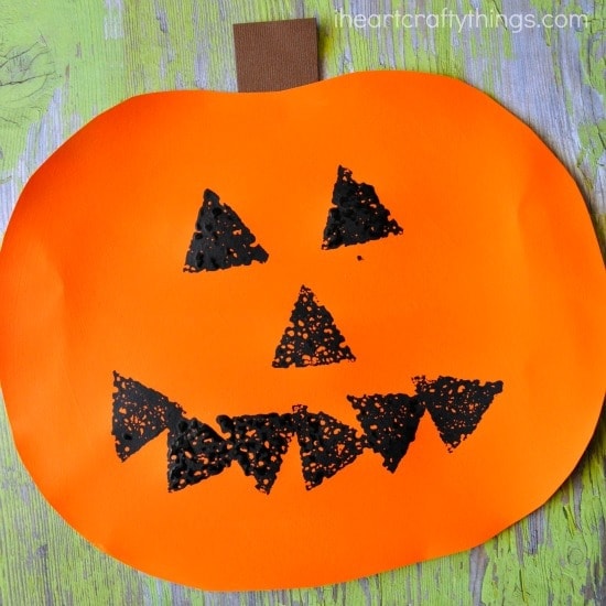 Sponge Painted Jack-o-Lantern Craft - I Heart Crafty Things