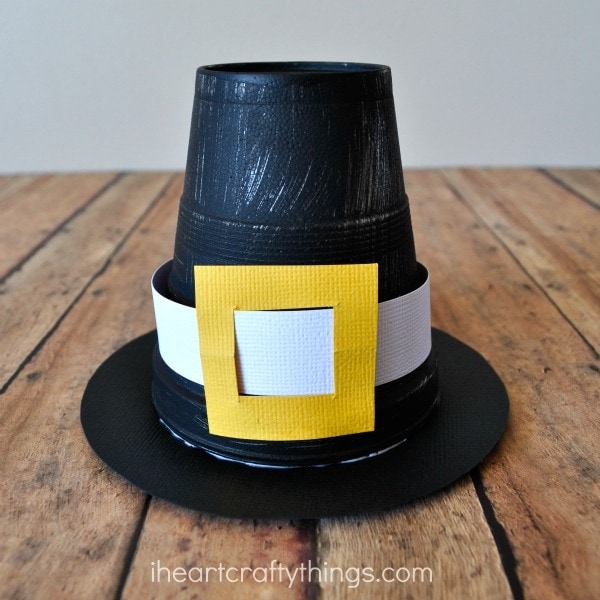 paper plate pilgrim hat