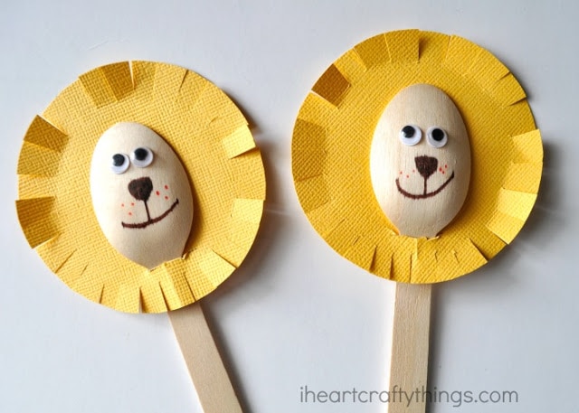 wooden spoon lion craft 3