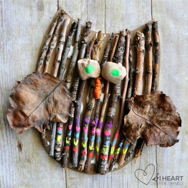 owl craft made from things found in nature: sticks, rocks, leaves.