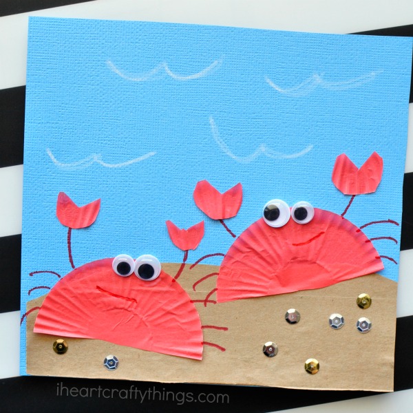 This cupcake liner crab craft for kids is simple to make, requires no painting, and makes a perfect summer craft for kids.