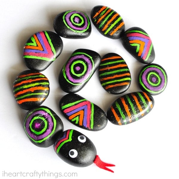 This patterned rocks snake craft is like a busy bag and a craft rolled into one. Kids will love learning about and getting creative with patterns making a colorful snake craft. Great summer kids craft and boredom buster activity for kids.