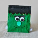 This stuffed paper bag Frankenstein craft is easy to make and makes a great Halloween kids craft and Halloween decoration. Fun preschool Halloween craft, Halloween craft for kids and Frankenstein craft.