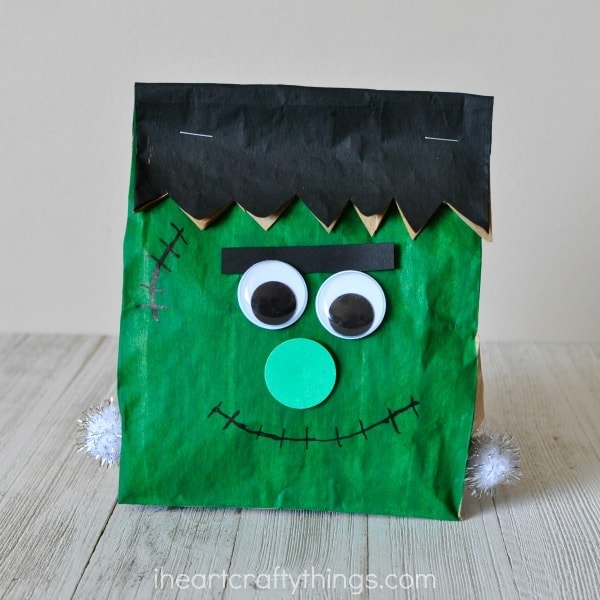 This stuffed paper bag Frankenstein craft is easy to make and makes a great Halloween kids craft and Halloween decoration. Fun preschool Halloween craft, Halloween craft for kids and Frankenstein craft.