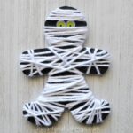 This yarn wrapped mummy craft is perfect for little ones to work on strengthening fine motor muscles and it makes a great Halloween kids craft.