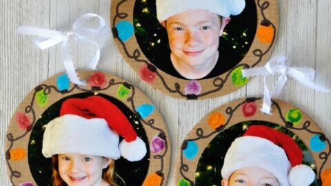 Make these DIY Christmas Photo Ornaments at home to give to Grandma or Grandpa or in the classroom for a present for Mom or Dad. Simple Christmas gifts kids can make, DIY photo gift, Christmas ornament craft, Christmas craft for kids.