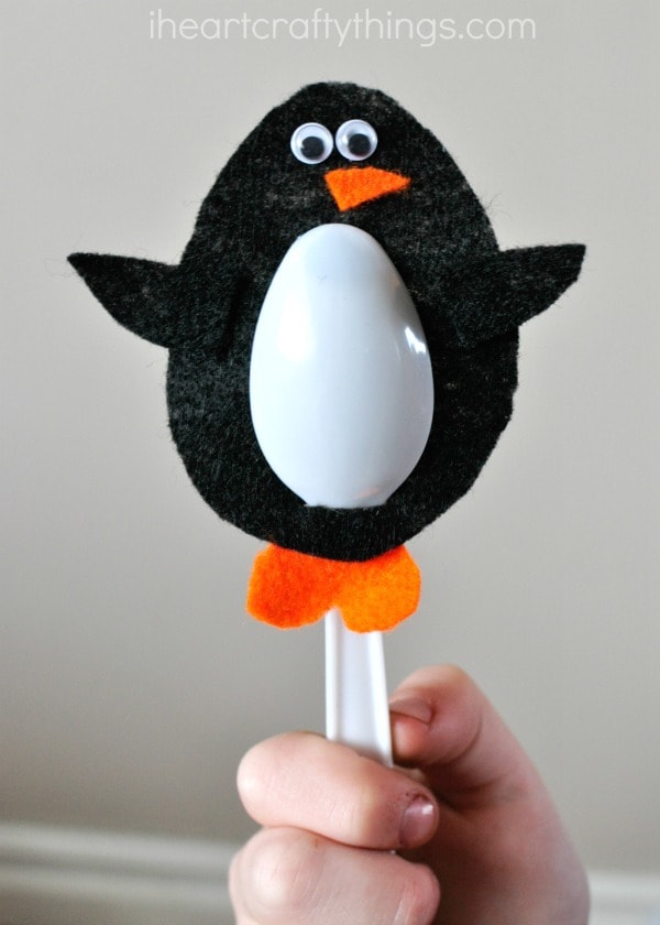 plastic spoon penguin craft 4