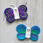 Use old winter gloves to make these cute butterfly finger puppets. Cute spring kids craft, butterfly craft for kids and playful puppets.