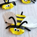 This awesome recycled bee craft is a cute insect craft, Earth Day Craft, fun spring kids craft, cool recycled kids craft and cardboard roll craft for kids.