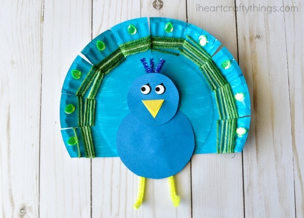 paper plate yarn weaved peacock craft 6