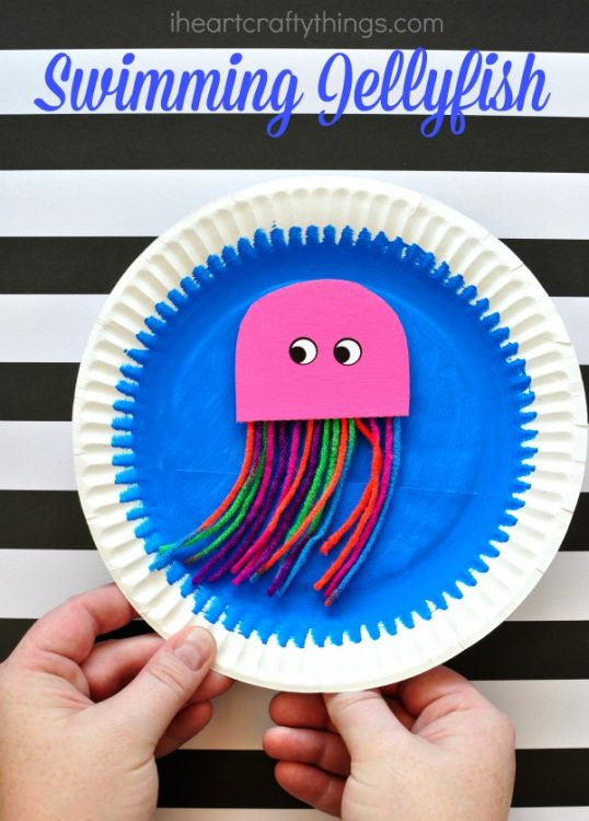 Paper Plate Swimming Jellyfish Craft - I Heart Crafty Things