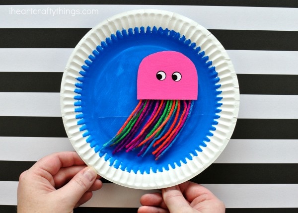 How to Make a Paper Plate Jellyfish Craft - Crafting A Fun Life