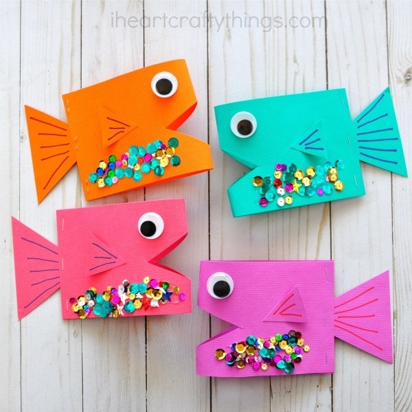 Cute paper fish craft for kids, ocean crafts for kids, summer kids craft, fish kids crafts, fun paper crafts and preschool craft.