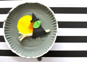 Playful Paper Plate Halloween Craft - I Heart Crafty Things