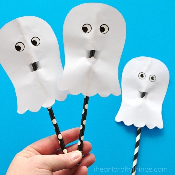Simple and easy paper ghost craft for kids, fun Halloween ghost craft, Halloween paper crafts, Halloween crafts for kids and easy paper crafts.