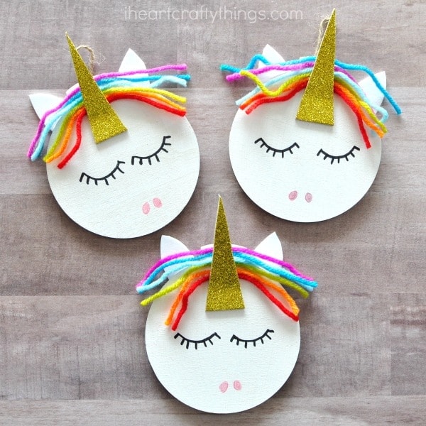 Learn how to make a unicorn Christmas ornament. Fun DIY Christmas ornaments for kids, DIY unicorn ornament and Christmas crafts.