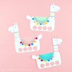 Get the template to make playful llama craft finger puppets. Fun llama craft for kids to create, decorate and play with. Cute Llama birthday party activity.