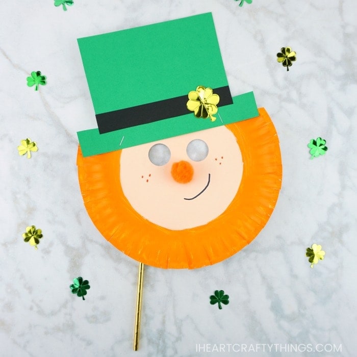 How to make an easy and simple Leprechaun Mask out of a paper plate