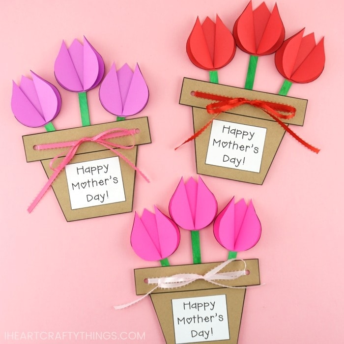 Mom and grandma will love this Mother's Day flower pot craft as a simple Mother's Day gift. Easy flower craft for kids to make for Mothers Day.