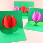 Use our free template to create this easy pop up flower card for a spring kids craft. Simple Mother's Day card or Valentine's Day card for kids to make.